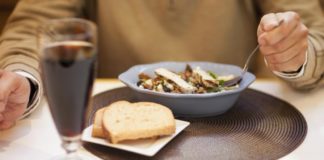 Pourquoi vous ne devriez pas manger une tonne de sucre avec des plats riches en protéines