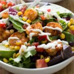 Recette: Comment faire une salade de crevettes noircies