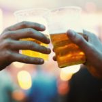 Comment boire de la bière peut stimuler la créativité