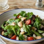 Recette: Comment faire une salade de poulet méditerranéenne avec une vinaigrette au Sherry à l'Olive Noire