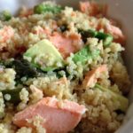 Recette: Comment faire une salade de quinoa au saumon avec une vinaigrette au citron au miel
