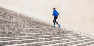 L'entraînement d'escalier de 20 minutes pour allumer vos jambes | Men's Fitness
